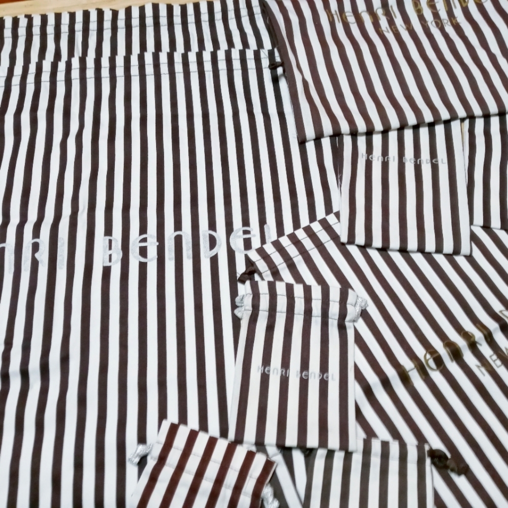 ♥️Henri Bendel Dustcovers- all sizes available♥️